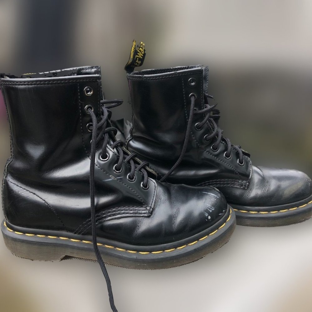 Classic pair of Dr. Martin’s!! size USA 6